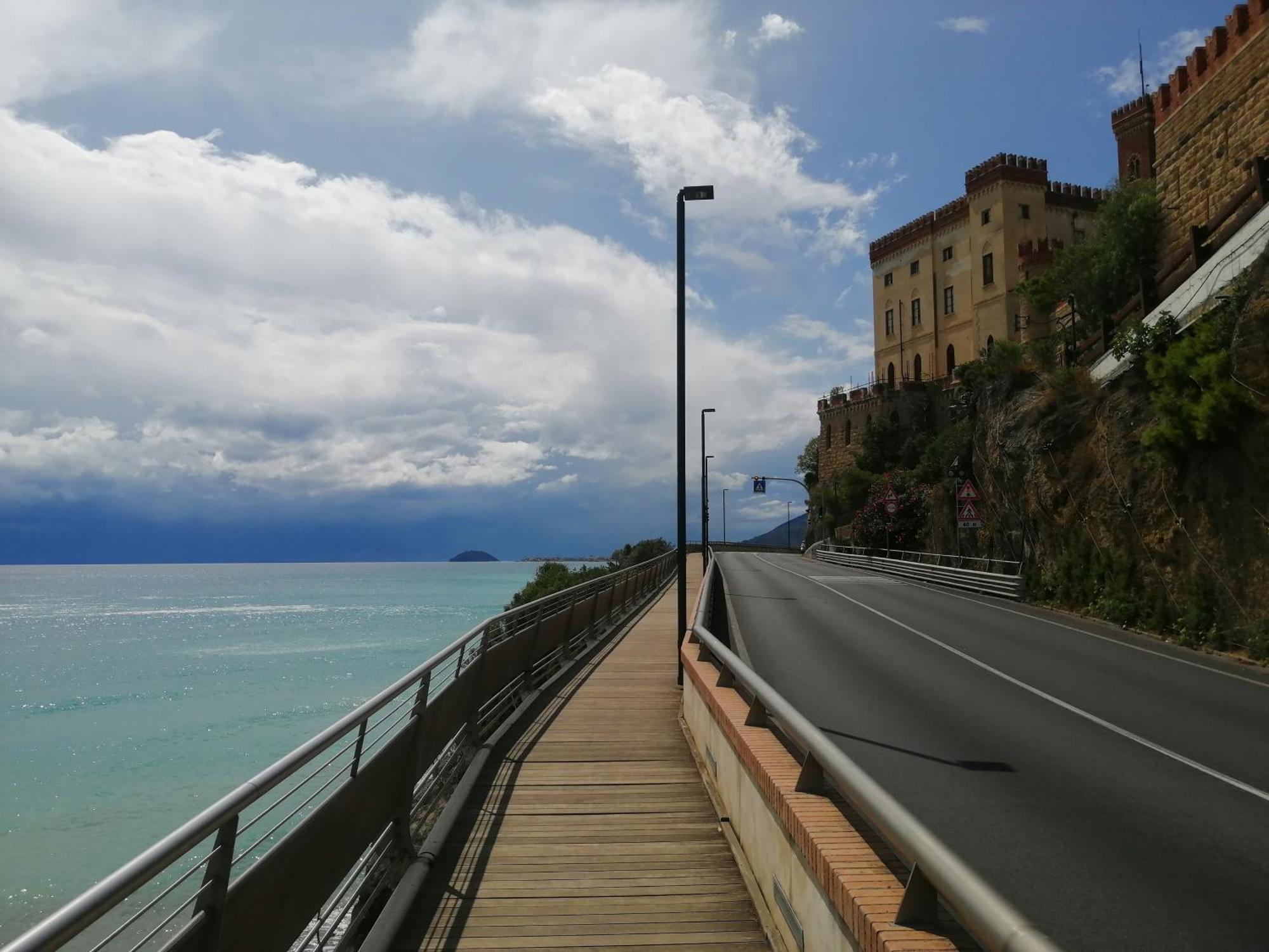 Maison Olga - Incantevole Nuovo Trilocale Vista Mare Con Parcheggio ボルゲット・サント・スピーリト エクステリア 写真